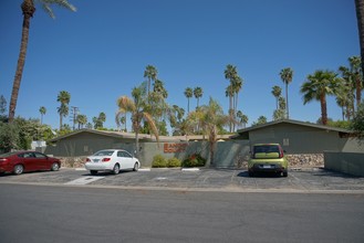 622 S Warm Sands Dr in Palm Springs, CA - Building Photo - Building Photo