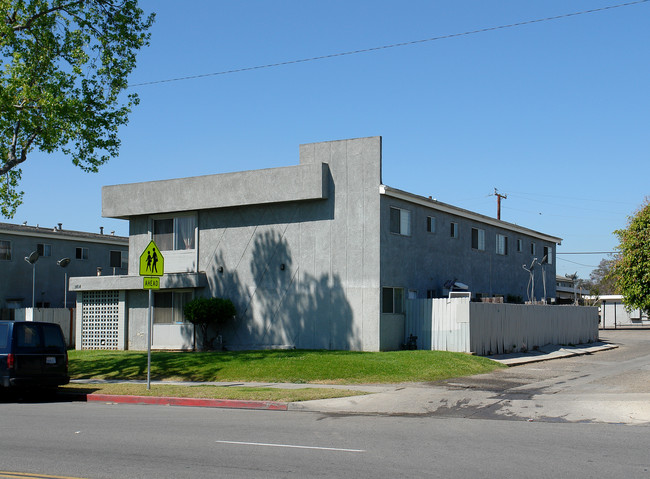 1414 S Raitt St in Santa Ana, CA - Building Photo - Building Photo