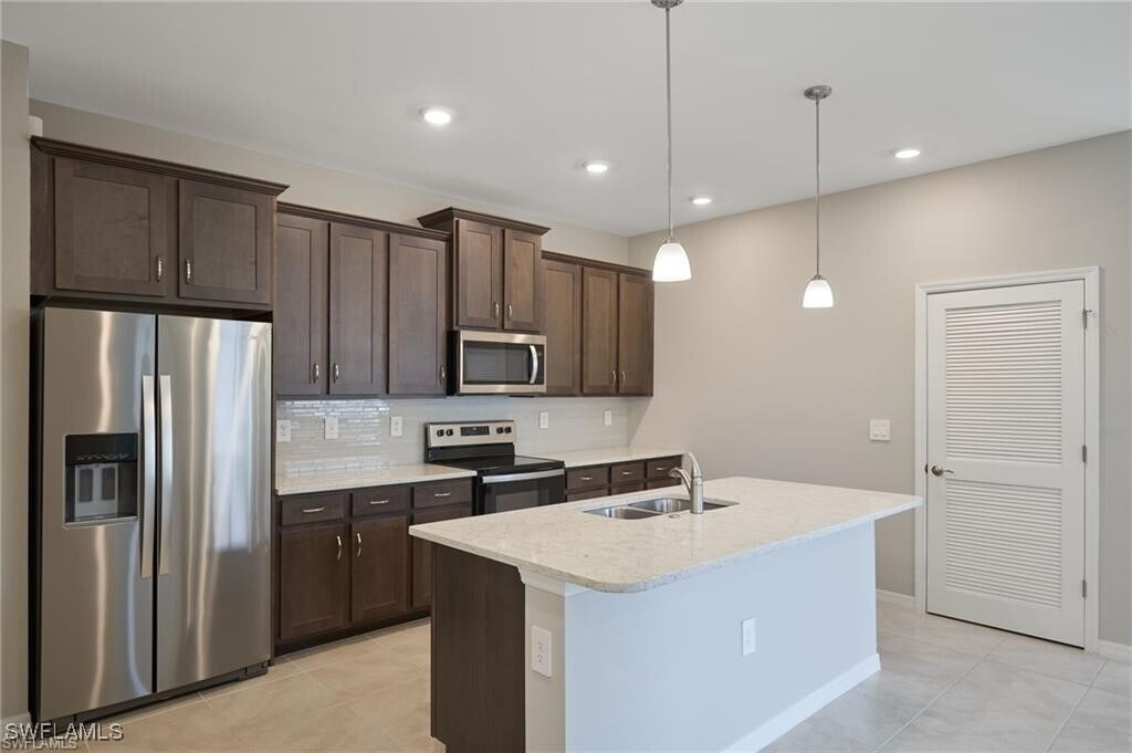 1149 S Town and River Dr in Ft. Myers, FL - Building Photo