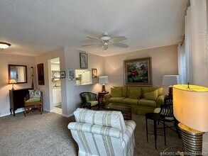 2929 SE Ocean Blvd, Unit 113-2 in Stuart, FL - Foto de edificio - Building Photo