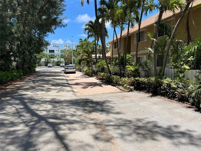 701 S Ocean Blvd in Pompano Beach, FL - Building Photo - Building Photo