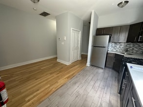 75 Oak St in Jersey City, NJ - Building Photo - Building Photo