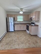 456 S 16th St in Lindenhurst, NY - Foto de edificio - Building Photo