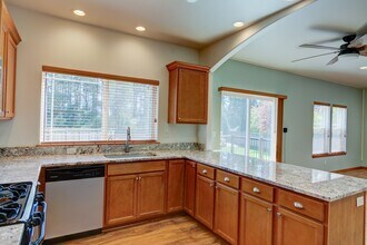 950 Lyle Ridge Cir in Oak Harbor, WA - Building Photo - Building Photo