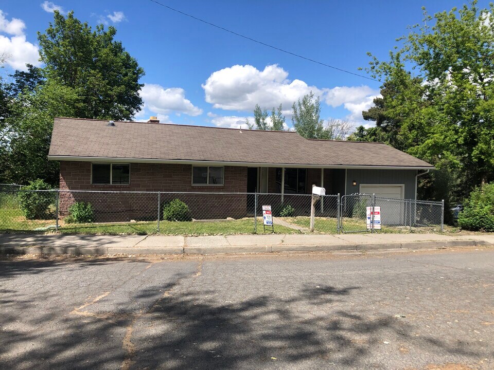 1265 NE Hillside Dr, Unit Upper in Pullman, WA - Foto de edificio