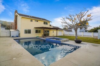 23569 Adamsboro Dr in Santa Clarita, CA - Building Photo - Building Photo