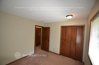 2601 E 121st St in Burnsville, MN - Foto de edificio - Building Photo