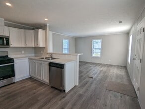 52 E Arizona in Belleville, MI - Building Photo - Building Photo