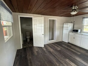 14035 W River Rd in Inglis, FL - Building Photo - Building Photo
