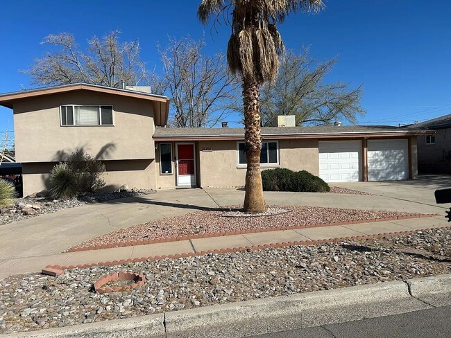 2801 Claude Dove Dr