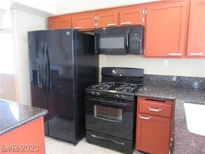 7621 Rockfield Dr in Las Vegas, NV - Building Photo - Building Photo