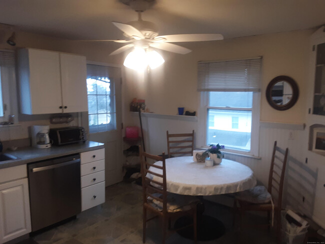 28 Massachusetts Ave in Fairfield, CT - Building Photo - Building Photo