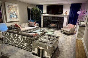 2066 Glencoe Way in Los Angeles, CA - Building Photo