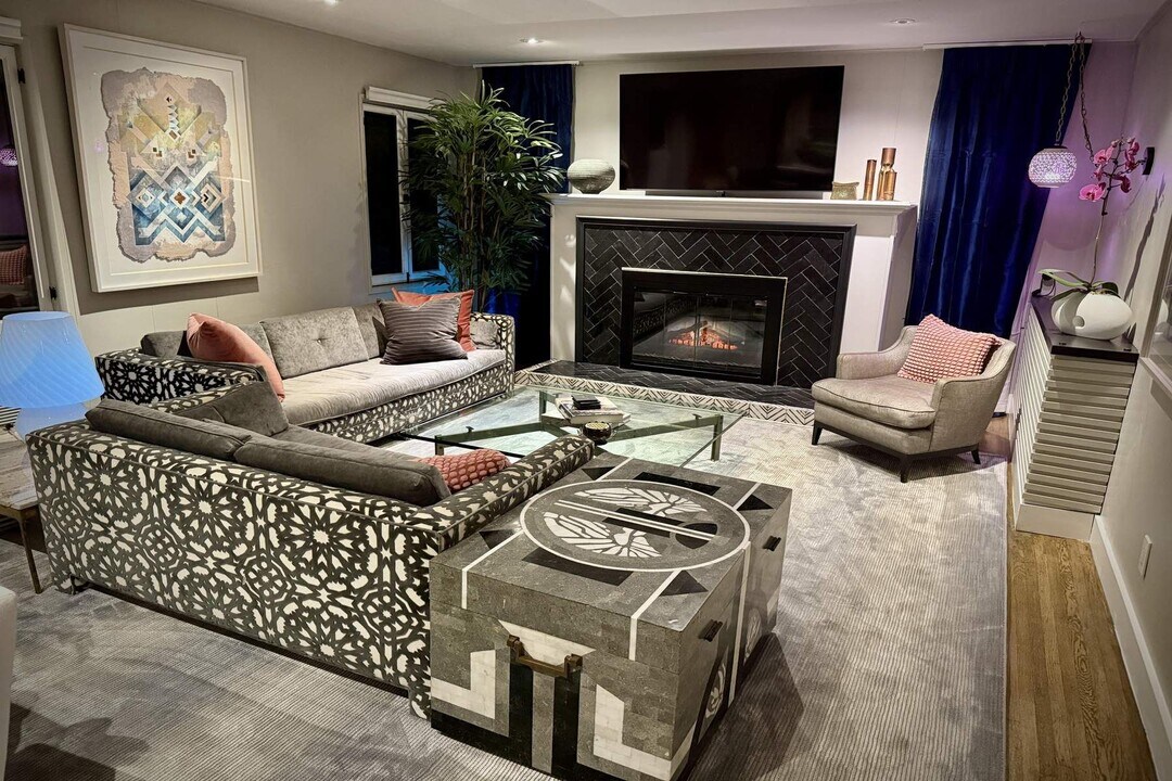 2066 Glencoe Way in Los Angeles, CA - Foto de edificio