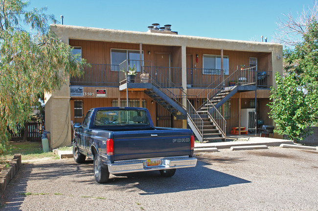 13501-13505 Copper Ave NE in Albuquerque, NM - Foto de edificio - Building Photo