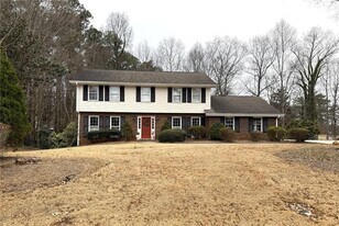 1140 Falstaff Dr in Roswell, GA - Building Photo