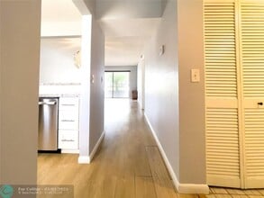 2801 NW 47th Terrace in Lauderdale Lakes, FL - Building Photo - Building Photo