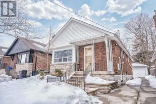 18 Roblin Ave in Toronto, ON - Building Photo