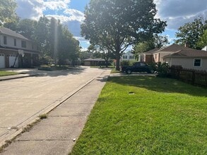 11 Elizabeth Ct in Lombard, IL - Building Photo - Building Photo