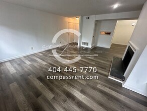 592 Emory Oaks Way in Decatur, GA - Building Photo - Building Photo