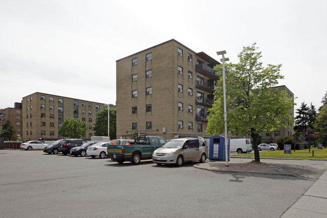 521-523 Finch Ave