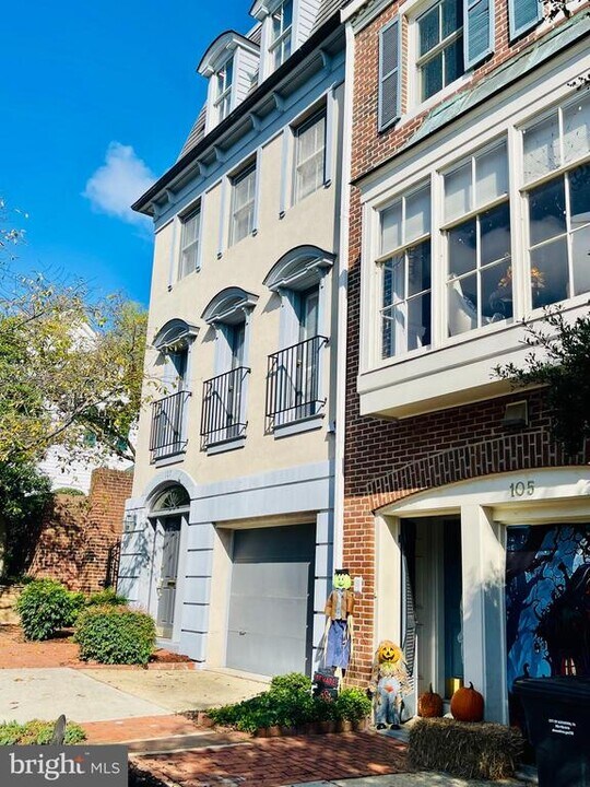 107 Wolfe St in Alexandria, VA - Building Photo
