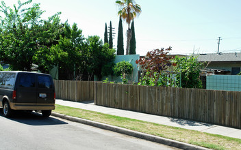 2416 E White Ave in Fresno, CA - Building Photo - Building Photo