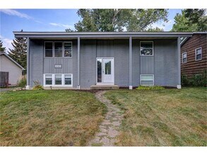 5516 Tonkawood Rd, Unit A - Upper Level in Mound, MN - Foto de edificio - Building Photo