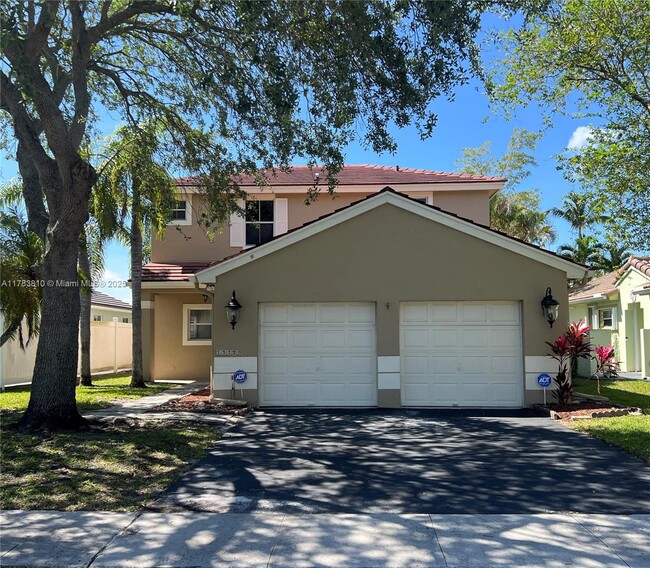 19250 NW 22nd St in Pembroke Pines, FL - Foto de edificio - Building Photo