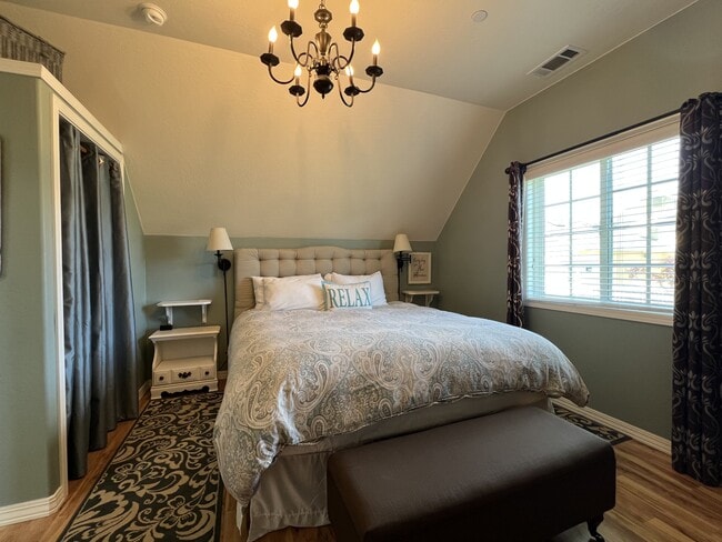 property at 1643 Azalea Ave