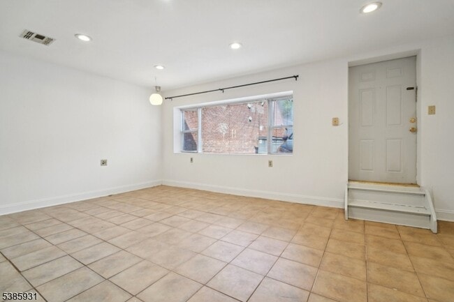 109 S Orange Ave in South Orange, NJ - Building Photo - Building Photo