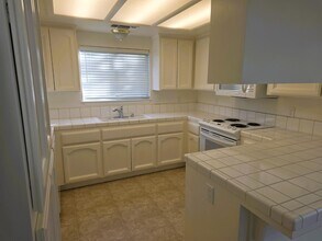 832 Burlingame Ave in Clovis, CA - Building Photo - Building Photo