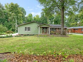 1174 Robinhood Cir in Charlotte, NC - Building Photo