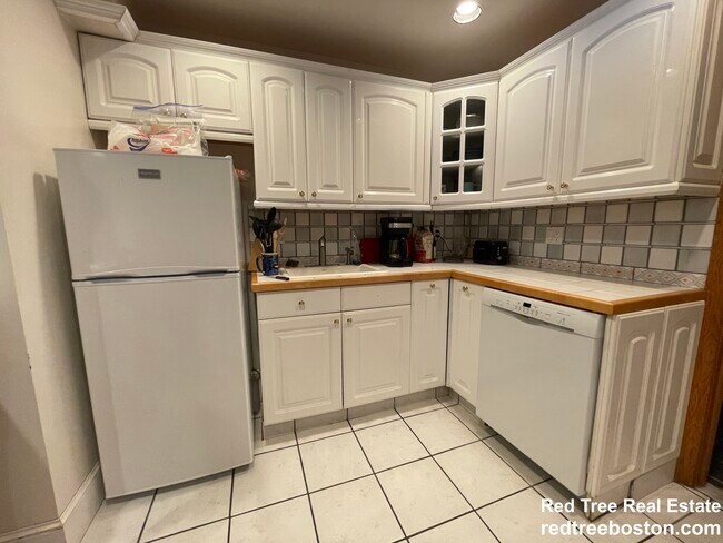 50 Radnor Rd, Unit 1A in Boston, MA - Foto de edificio - Building Photo