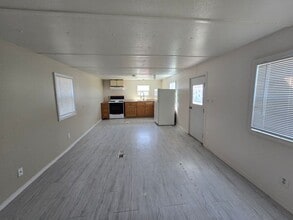 900 Albert Dr in Miles City, MT - Building Photo - Building Photo