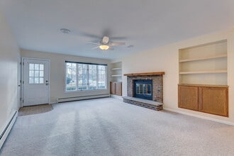547 Eichler Dr in West Dundee, IL - Building Photo - Building Photo