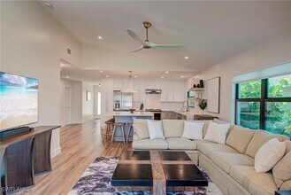 577 98th Ave N in Naples, FL - Building Photo - Building Photo