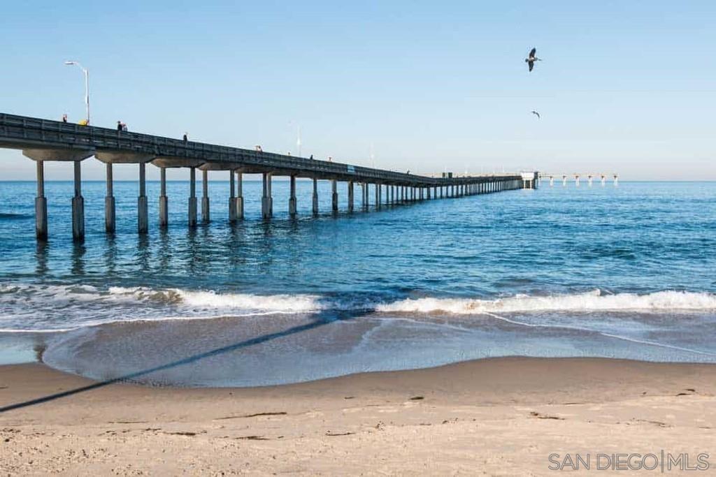 5055 Brighton Ave in San Diego, CA - Foto de edificio