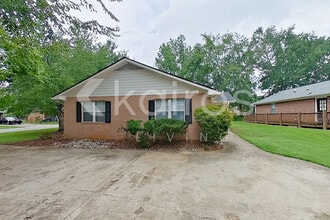 305 Deer Park Dr in Athens, GA - Building Photo - Building Photo