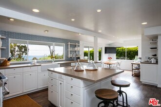 29225 Cliffside Dr in Malibu, CA - Building Photo - Building Photo