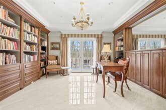 675 Quaker Rd in Chappaqua, NY - Building Photo - Building Photo