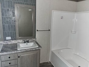 388 Sterling Dr in Dimondale, MI - Foto de edificio - Building Photo