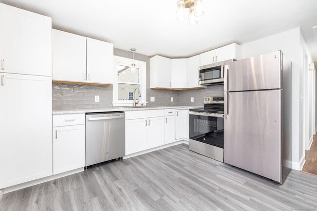 238 James St in Newington, CT - Building Photo - Building Photo