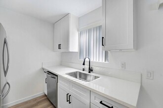 930 N Martel in Los Angeles, CA - Building Photo - Building Photo