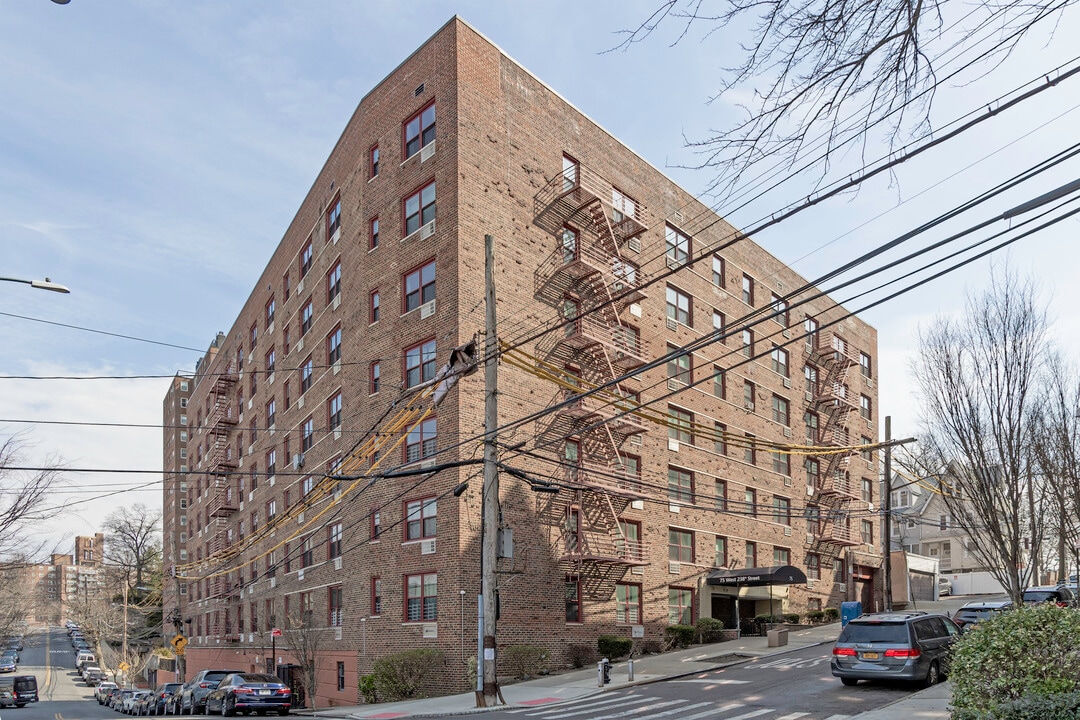 75 W 238th St in Bronx, NY - Building Photo