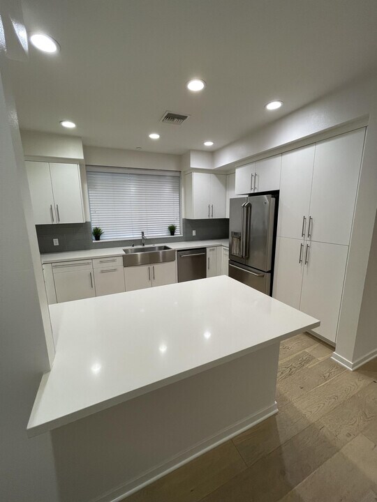 4240 Laurel Canyon Blvd in Los Angeles, CA - Building Photo