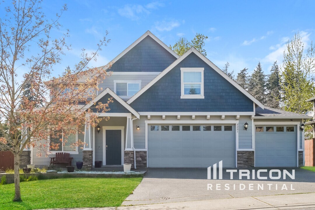 8201 184th Ave E in Bonney Lake, WA - Building Photo