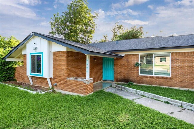 6804 Duquesne Dr in Austin, TX - Building Photo - Building Photo