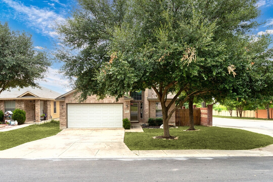 9303 Ingleton in San Antonio, TX - Building Photo