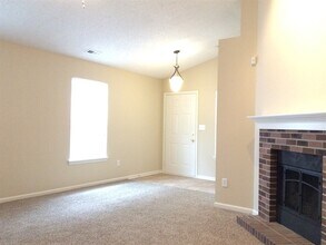 15447 Wandering Way in Noblesville, IN - Building Photo - Building Photo